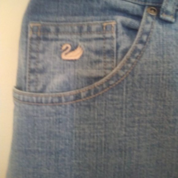 Gloria Vanderbilt jean shorts - Picture 2 of 2